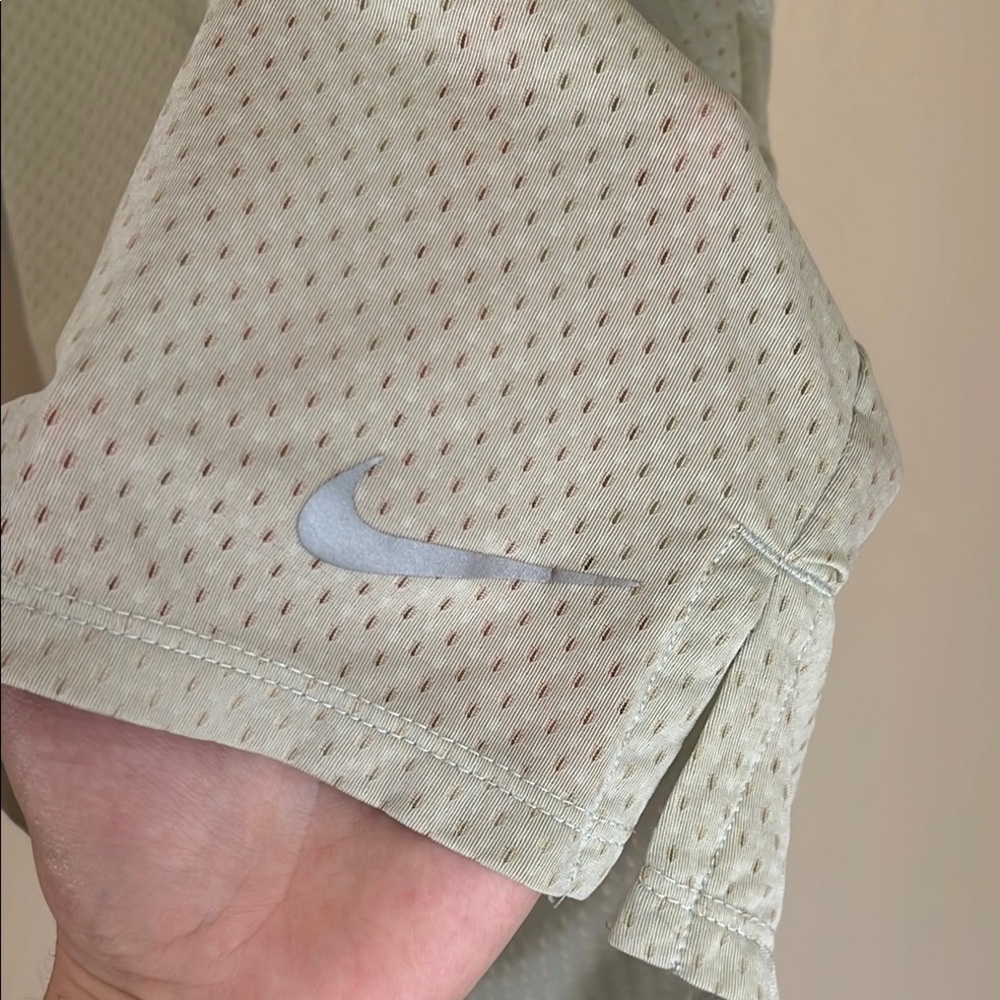NIKE Light Green Sleeveless NIKE WORK OUT Top - Picture 2 of 4